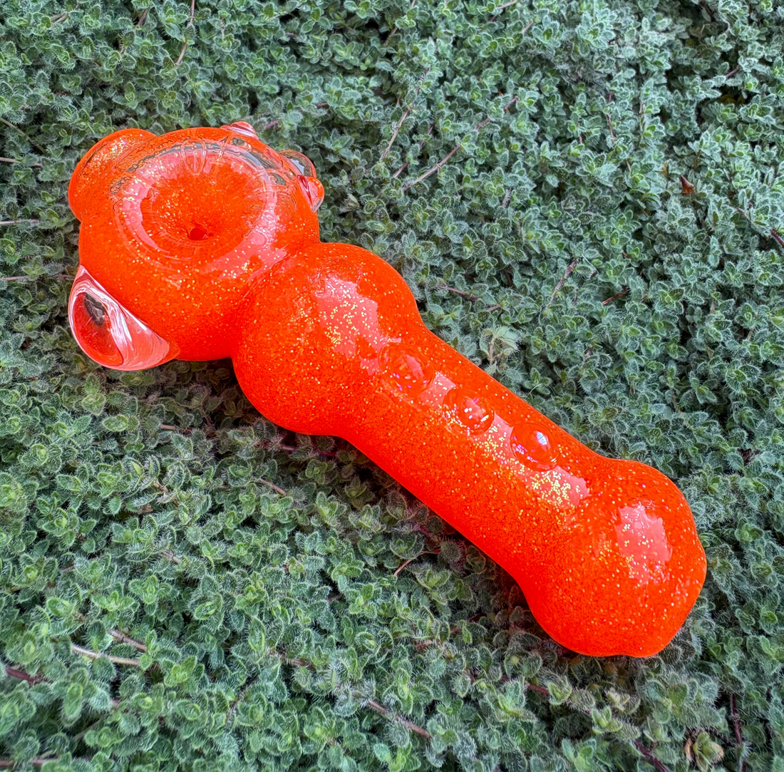 Chill and Shine: Why Glitter and Freezable Glass Pipes Are the Future of Smoking