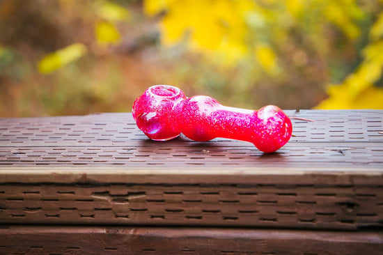 GLASS LAB Strawberry Cough Dolphin Glitter Pipe