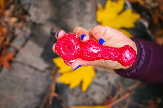 GLASS LAB Strawberry Cough Dolphin Glitter Pipe